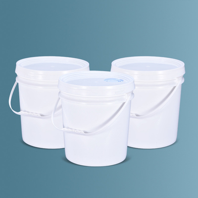 comprar Um balde de água de plástico branco redondo e ecológico com alça e tampa para água/leite/vinho Fabricação em linha