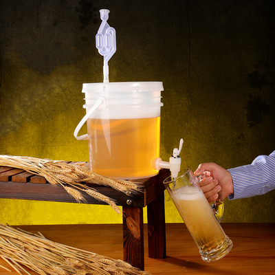 Embalagem de plástico de tamanho personalizado de 5L com tampa para cerveja Vinho Frutas Enzimas Amostra de alimentos Fornecida