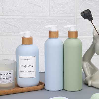 Garrafa de shampoo com tampa de bambu HDPE Tipo plástico Toque suave recipiente de loção corporal vazia